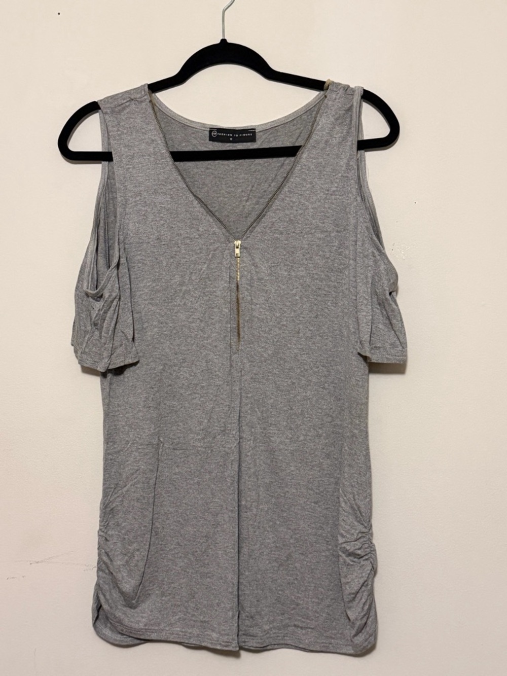 Fashion to Figure Gray Cold-Shoulder Zip Front Tank